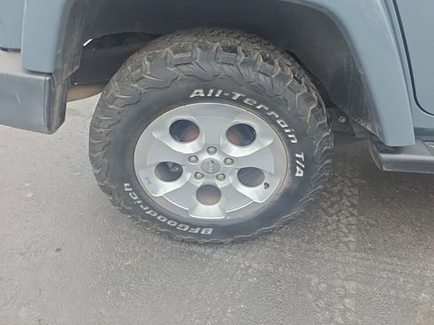 Used 2015 Jeep Wrangler Unlimited Sahara w/ Dual Top Group image 11