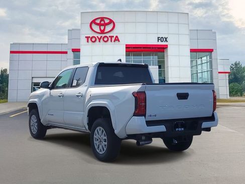 Used 2025 Toyota Tacoma SR5 image 3