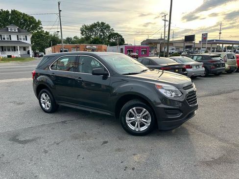 Used 2017 Chevrolet Equinox LS FWD image 2
