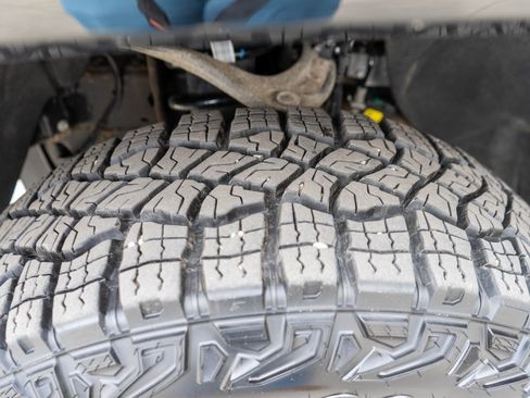 Used 2024 GMC Sierra 1500 AT4 w/ Technology Package image 31