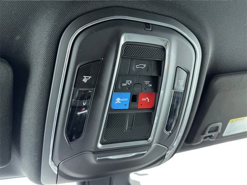 Used 2023 Jeep Grand Cherokee L Laredo image 37