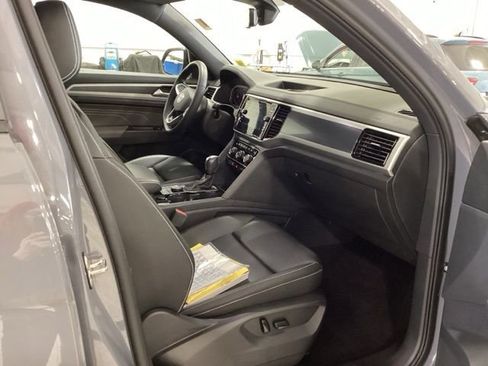 Certified 2023 Volkswagen Atlas Cross Sport SEL R-Line image 9