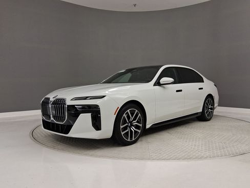 Used 2023 BMW 740i RWD image 35