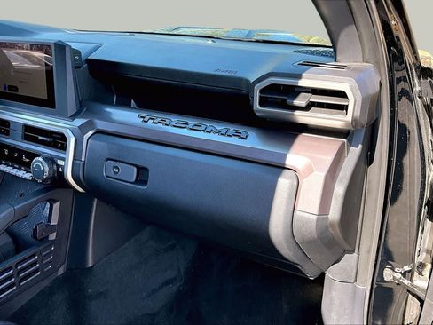Used 2025 Toyota Tacoma TRD Sport AWD/4WD image 29