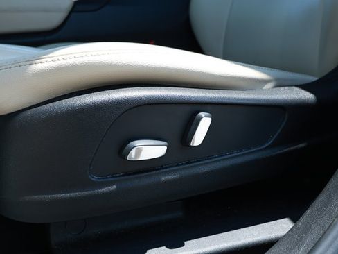 Used 2019 Cadillac XT5 FWD image 23