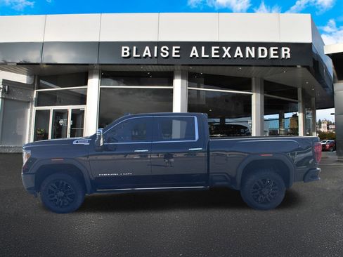 Used 2023 GMC Sierra 2500 Denali w/ Denali Black Diamond Edition image 7