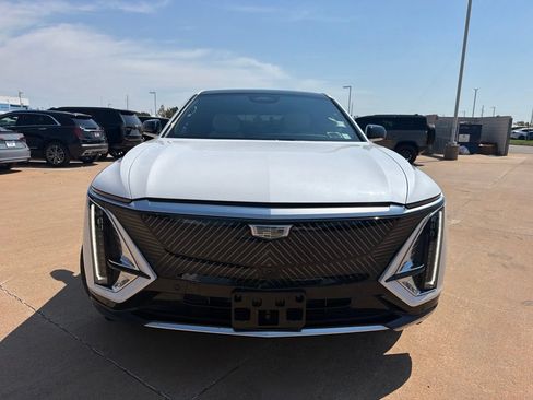 Used 2024 Cadillac Lyriq Luxury AWD/4WD image 6