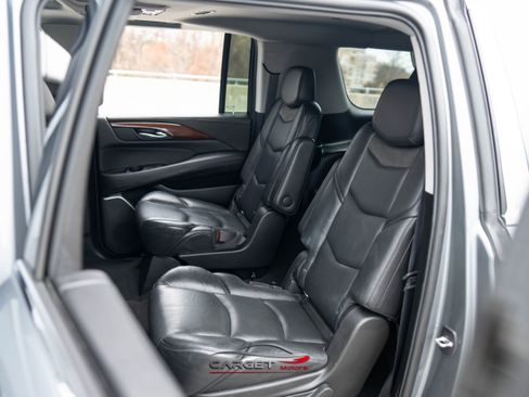 Used 2019 Cadillac Escalade ESV Luxury AWD/4WD image 21