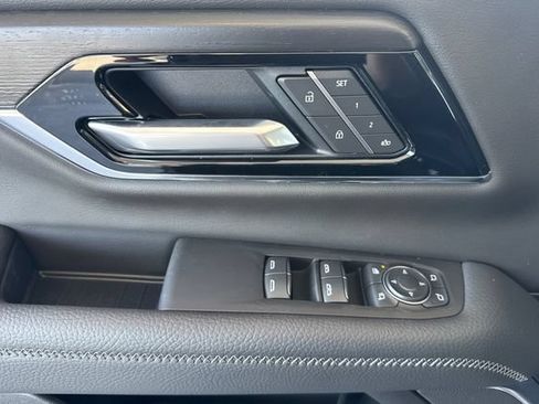 Used 2026 GMC Yukon XL Denali w/ Denali Reserve Package AWD/4WD image 11