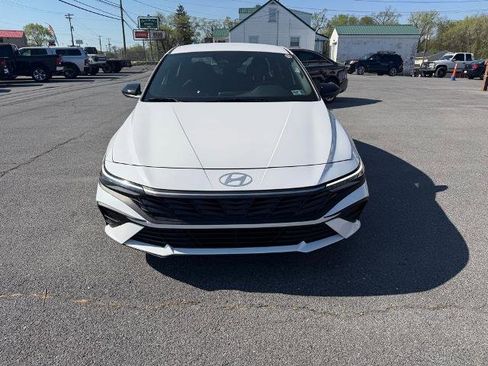 Used 2025 Hyundai Elantra Sport image 3