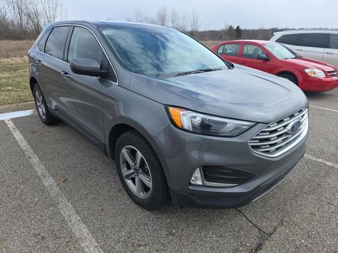 Used 2022 Ford Edge SEL w/ Convenience Package image 2