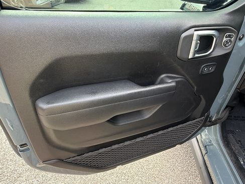 Used 2025 Jeep Wrangler Unlimited Rubicon AWD/4WD image 14