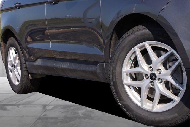 Used 2024 Ford Edge SEL w/ Convenience Package AWD/4WD image 3