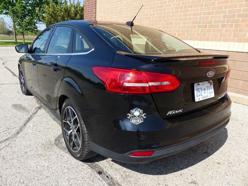 Used 2018 Ford Focus Titanium w/ Titanium Technology Package FWD image 7