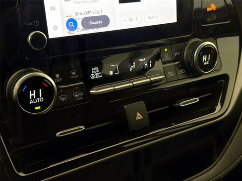 Certified 2023 Toyota Highlander LE image 24