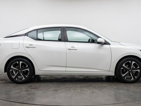 Used 2025 Nissan Sentra SV FWD image 11