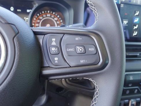 Used 2025 Jeep Wrangler Unlimited Rubicon AWD/4WD image 16