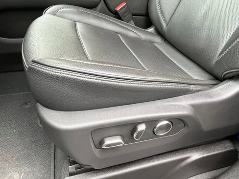 Used 2025 GMC Yukon Denali AWD/4WD image 24