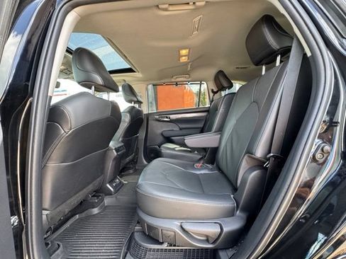 Used 2022 Toyota Highlander Limited AWD/4WD image 13