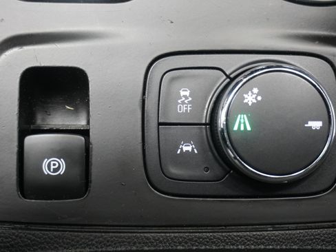 Used 2020 Chevrolet Traverse LT FWD image 25