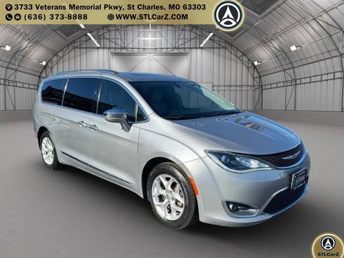 Used 2020 Chrysler Pacifica Limited image 1