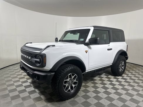 Certified 2023 Ford Bronco Badlands AWD/4WD image 3