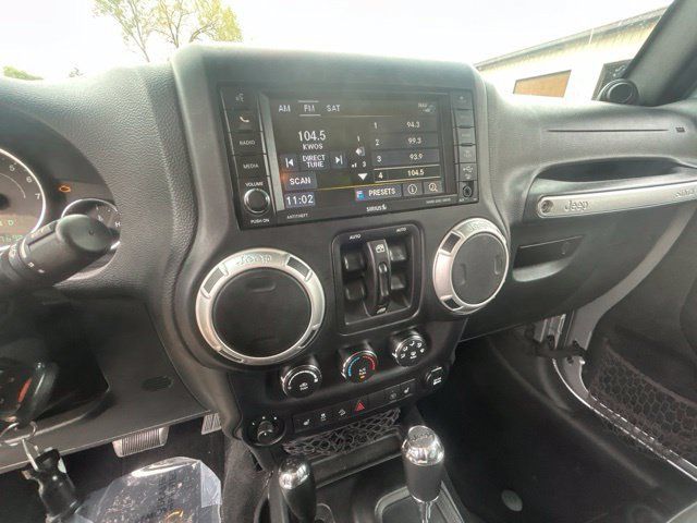 Used 2014 Jeep Wrangler Unlimited Rubicon w/ Connectivity Group AWD/4WD image 20