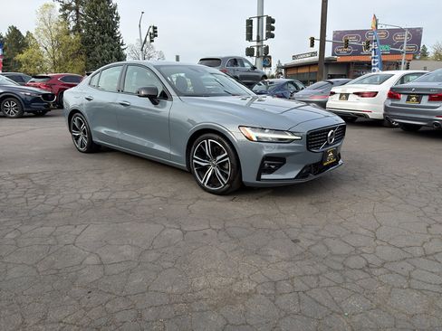 Used 2022 Volvo S60 B5 R-Design w/ Climate Package image 10