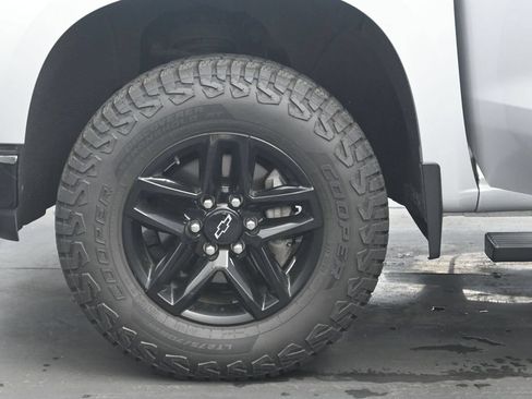 Used 2021 Chevrolet Silverado 1500 LT Trail Boss w/ Convenience Package II AWD/4WD image 31