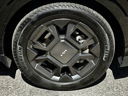 Used 2026 Kia Carnival EX FWD image 24