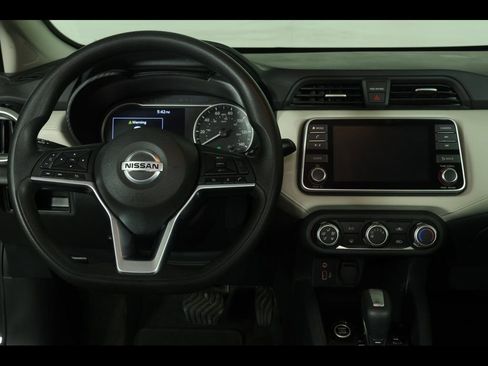 Used 2021 Nissan Versa SV FWD image 11
