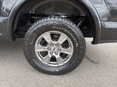 Used 2015 Ford F150 Lariat w/ Equipment Group 502A Luxury AWD/4WD image 5