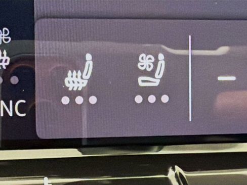 Used 2025 Volkswagen Atlas Cross Sport SEL R-Line image 21