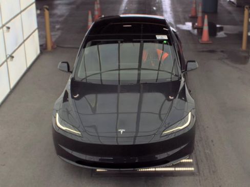 Used 2025 Tesla Model 3 RWD image 2