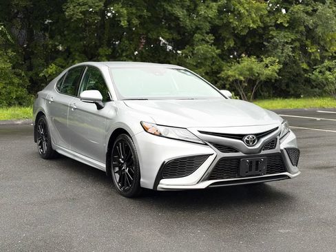 Used 2024 Toyota Camry XSE FWD image 8