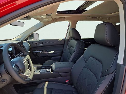 New 2026 Nissan Pathfinder Platinum AWD/4WD image 14