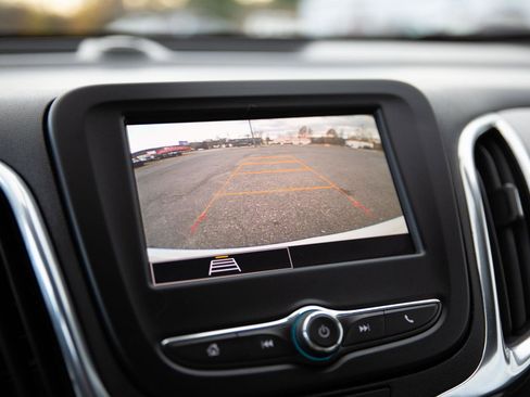 Certified 2023 Chevrolet Equinox LT w/ Driver Convenience Package image 19