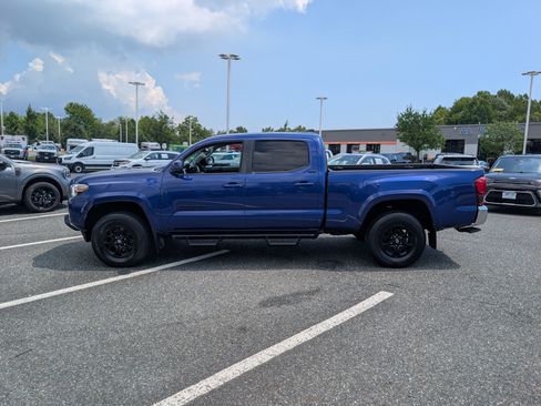 Used 2022 Toyota Tacoma SR5 w/ Black Out Package (TMS) AWD/4WD image 6