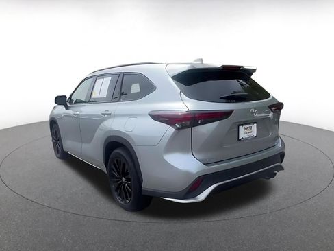 Used 2025 Toyota Highlander XSE image 11