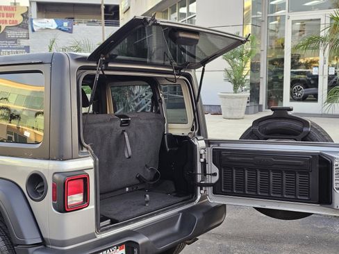 Used 2020 Jeep Wrangler Sport image 8