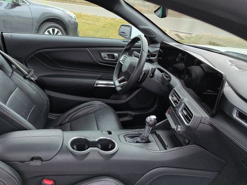 Used 2024 Ford Mustang GT Premium image 7