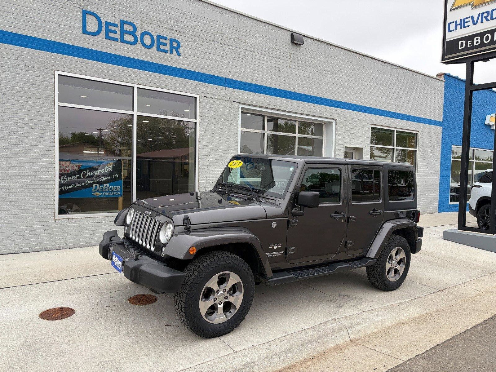 Used 2017 Jeep Wrangler Unlimited Sahara w/ Connectivity Group AWD/4WD image 1