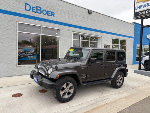 Used 2017 Jeep Wrangler Unlimited Sahara w/ Connectivity Group AWD/4WD image 1