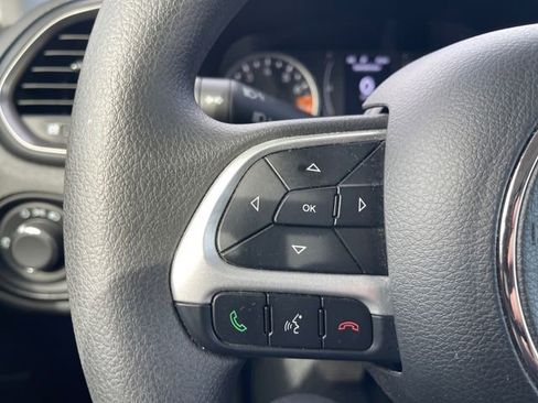 Used 2023 Jeep Renegade Latitude AWD/4WD image 25