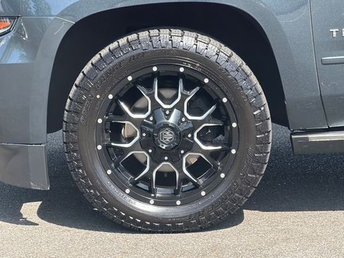 Used 2020 Chevrolet Tahoe Premier w/ Premier Plus Edition AWD/4WD image 27