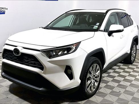 Used 2020 Toyota RAV4 XLE Premium FWD image 1
