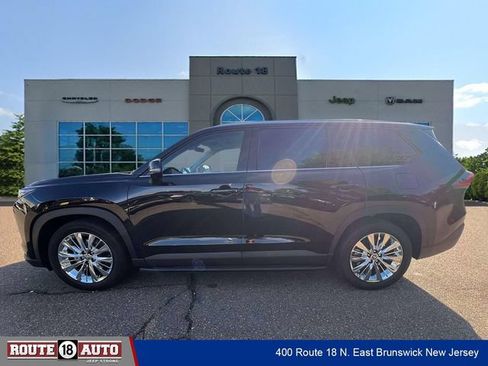 Used 2024 Toyota Grand Highlander AWD image 6