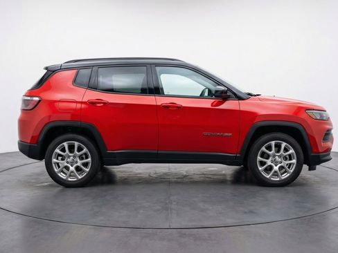 Used 2025 Jeep Compass Limited AWD/4WD image 11