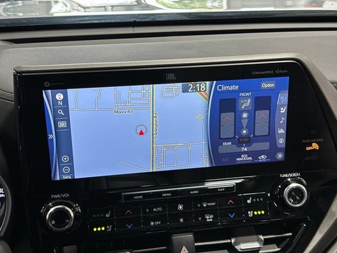 Used 2022 Toyota Highlander Limited AWD/4WD image 6
