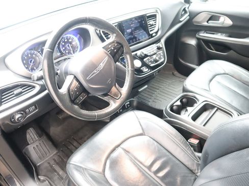 Used 2020 Chrysler Pacifica Touring-L AWD/4WD image 19